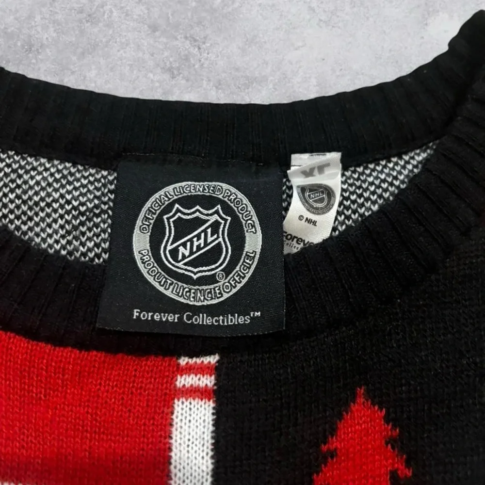 NHL Chicago Blackhawks Hockey Red and Black Crewneck Sweater - Picture 4 of 4